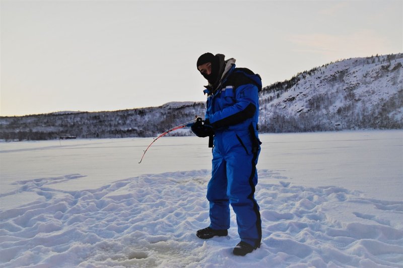 United Kigdom - ice fishing demo